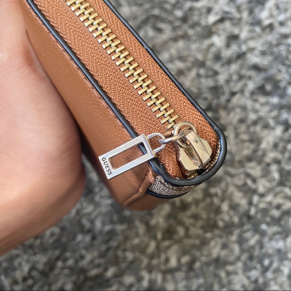 ‼️SOLD‼️ Guess Compact Wallet - Picture 7 of 8